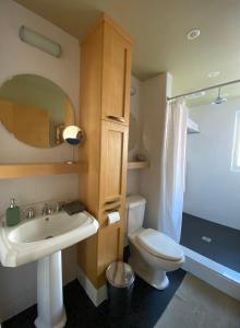 a bathroom with a sink and a toilet at Les 3 Chambres in Montréal