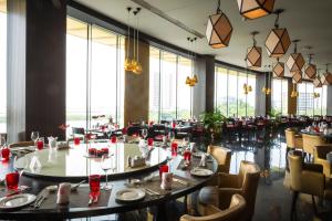 Restoran või mõni muu söögikoht majutusasutuses Eko Hotel Gardens