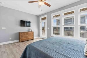 Ένα ή περισσότερα κρεβάτια σε δωμάτιο στο Sweet Tooth Heated Pool Putting Green Ocean Views Elevator +61 φωτογραφίες