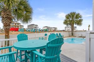 Balkón nebo terasa v ubytování Shore 2 Please Brunswick Vacation Rentals Free Private heated pool