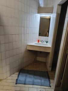 Un baño de Aliados City Drop Private Room