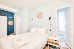Кровать или кровати в номере Charming apartment near Les Halles - 4P