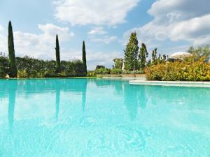 Bazén v ubytování Casa Vacanze La Fiorita nebo v jeho okolí