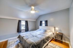 een slaapkamer met een bed en een plafondventilator bij Penn Hills Home about 11 Mi to Pittsburgh 