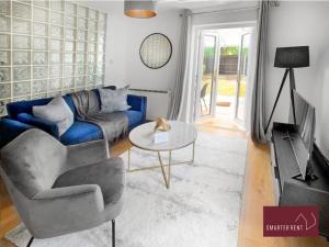 TV/trung tâm giải trí tại Bracknell - 1 Bedroom House - Parking