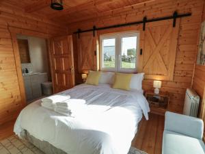 Voodi või voodid majutusasutuse Coastal Cabin toas