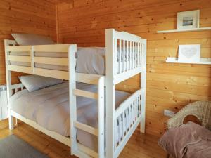 Voodi või voodid majutusasutuse Coastal Cabin toas