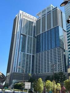 The Platinum Kuala Lumpur By Newcastle في كوالالمبور: مجموعة مباني طويلة في مدينة