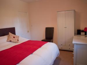 a bedroom with a bed and a desk and a chair at 2 Bed in Ripon HH039 in Bishop Monkton
