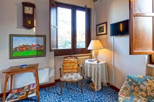 TV a/nebo společenská místnost v ubytování I Giardini di Palazzo Ducale