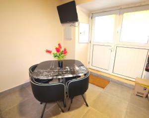 TV a/nebo společenská místnost v ubytování Rooms DP Setúbal