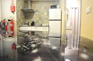 Kuchyň nebo kuchyňský kout v ubytování Rooms DP Setúbal