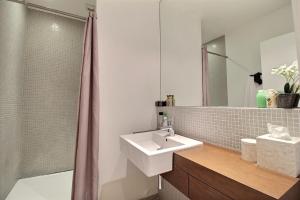 Kúpeľňa v ubytovaní APPARTEMENT PARIS - LOUVRE & RIVOLI
