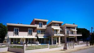 Το κτήριο όπου στεγάζεται  το ξενοδοχείο διαμερισμάτων