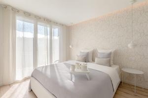 Ένα ή περισσότερα κρεβάτια σε δωμάτιο στο Le Santorin élégant calme parking