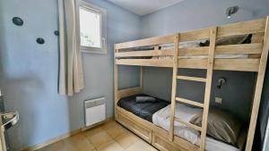 En eller flere senge i et værelse på Les Restanques bougainvillée 2051 + 33 billeder