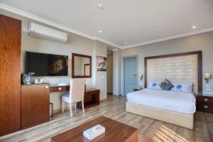 Postel nebo postele na pokoji v ubytování Mamlouk Pyramids Hotel