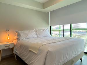 Postel nebo postele na pokoji v ubytování Modern 2BR with Balcony in San Isidro