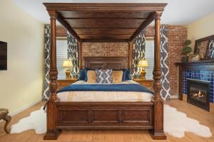 מיטה או מיטות בחדר ב-Grand Mansion-Royal Crown suite!