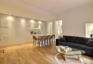 Kuchyňa alebo kuchynka v ubytovaní APPARTEMENT PARIS - LOUVRE & RIVOLI