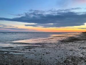 - Vistas a la playa al atardecer en Seafront Medina, en Brighton & Hove