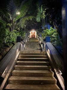 キャンディにあるColonial Residence Kandy Villaのギャラリーの写真
