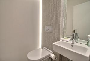 Kúpeľňa v ubytovaní APPARTEMENT PARIS - LOUVRE & RIVOLI
