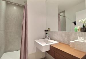 Kúpeľňa v ubytovaní APPARTEMENT PARIS - LOUVRE & RIVOLI