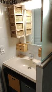 a bathroom with a sink and a mirror at BLEU MARINE Vue sur l'Océan in Lacanau-Océan