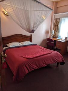 Postel nebo postele na pokoji v ubytování Metro Hotel