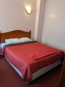 Postel nebo postele na pokoji v ubytování Metro Hotel + 30 fotografií
