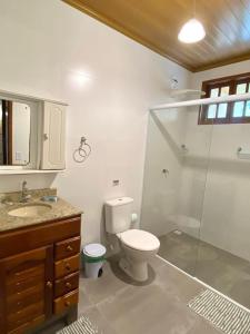 Ένα μπάνιο στο Condomínio Ypê Casas Maringá MG +48 φωτογραφίες