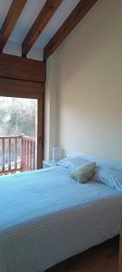 Postel nebo postele na pokoji v ubytování La CASUCA ENTRE TINAS