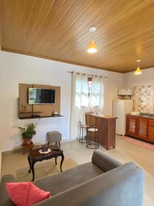 Η κουζίνα ή μικρή κουζίνα στο Condomínio Ypê Casas Maringá MG