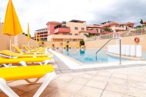 Bazén v ubytovaní Luxurious Apartment In Terrazas Del Duque alebo v jeho blízkosti