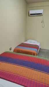 Łóżko lub łóżka w pokoju w obiekcie Doña Elena