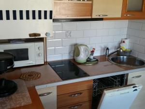 Una cocina o zona de cocina en Apartament Gdynia 50