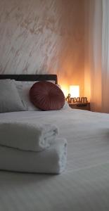 a bedroom with a bed with a pillow and a lamp at Apartman Kristal in Sremska Mitrovica