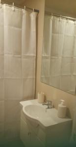 a white bathroom with a sink and a mirror at Departamento hermoso en Almagro in Buenos Aires