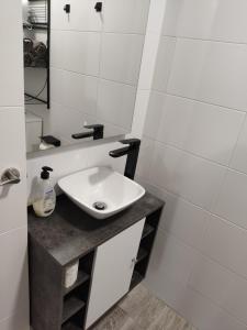 a bathroom with a sink and a mirror at Apartamento turístico San Andrés in Badajoz