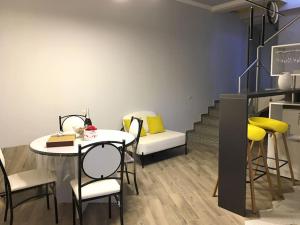 Χώρος καθιστικού στο Guesthouse in Historic Village +41 φωτογραφίες