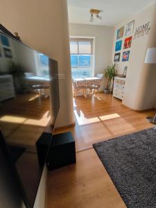 Telewizja i/lub zestaw kina domowego w obiekcie Ideal Parejas - Tranquilidad y naturaleza - Vistas al lago