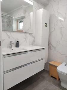 Ένα μπάνιο στο Spacious 26