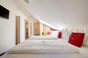 Hotel Bürglstein tesisinde bir odada yatak veya yataklar