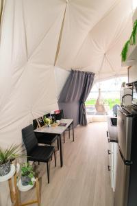 Kuchyň nebo kuchyňský kout v ubytování Island Beach Hideaways