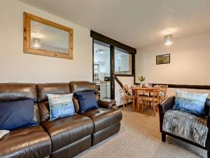 A seating area at 2 Bed in Polperro 90172