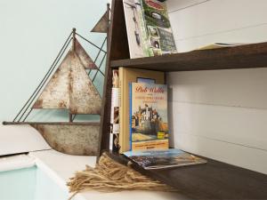 a shelf with a book and a boat on it at 2 Bed in Robin Hoods Bay G0085 in Robin Hood's Bay