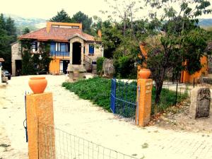 a fence in front of a house with a house at Quinta Da Lagoa GuestHouse in Vila Real