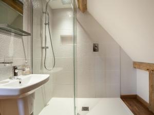 Ένα μπάνιο στο 3 Bed in Malvern 41983 +9 φωτογραφίες