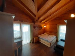 a bedroom with a bed in a wooden cabin at Ferienhaus Lechnerhof in Schladming